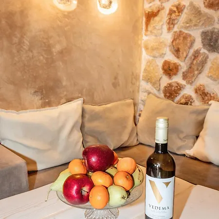 Luxury Hariton Emporio (Santorini)