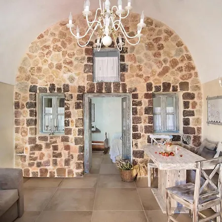 וילה Luxury Hariton Emporio (Santorini)